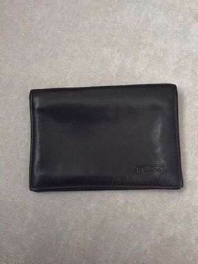 Tumi Black Leather Thin Bifold Credit Card Holder
